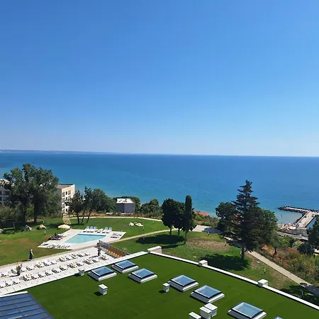 Skyline A62 Апартаменты *